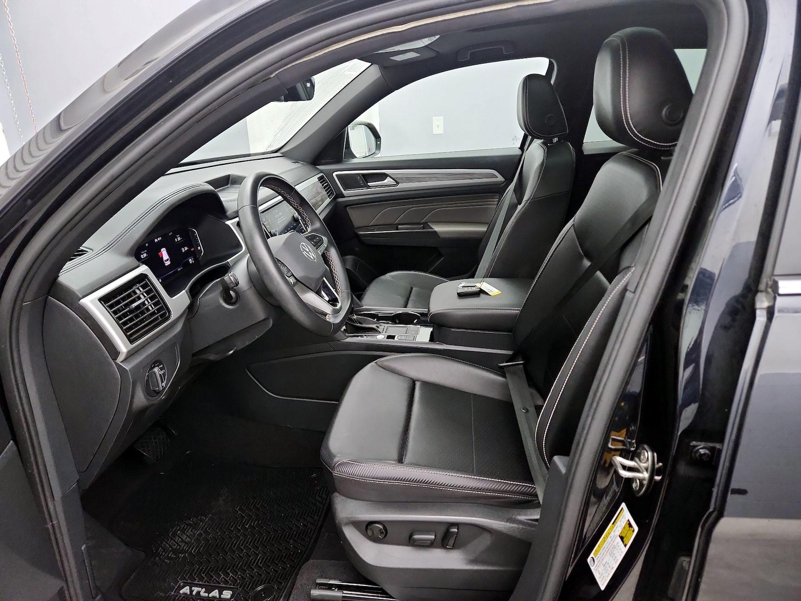 2023 Volkswagen Atlas Cross Sport SE w/Tech - Photo 12