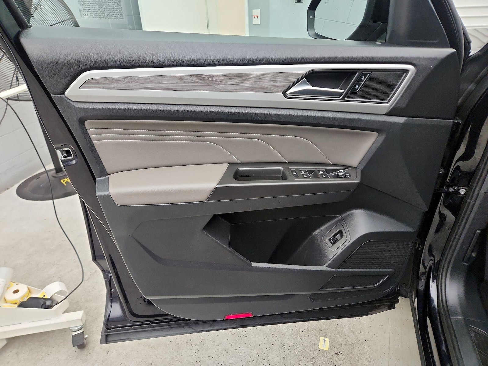 2023 Volkswagen Atlas Cross Sport SE w/Tech - Photo 13