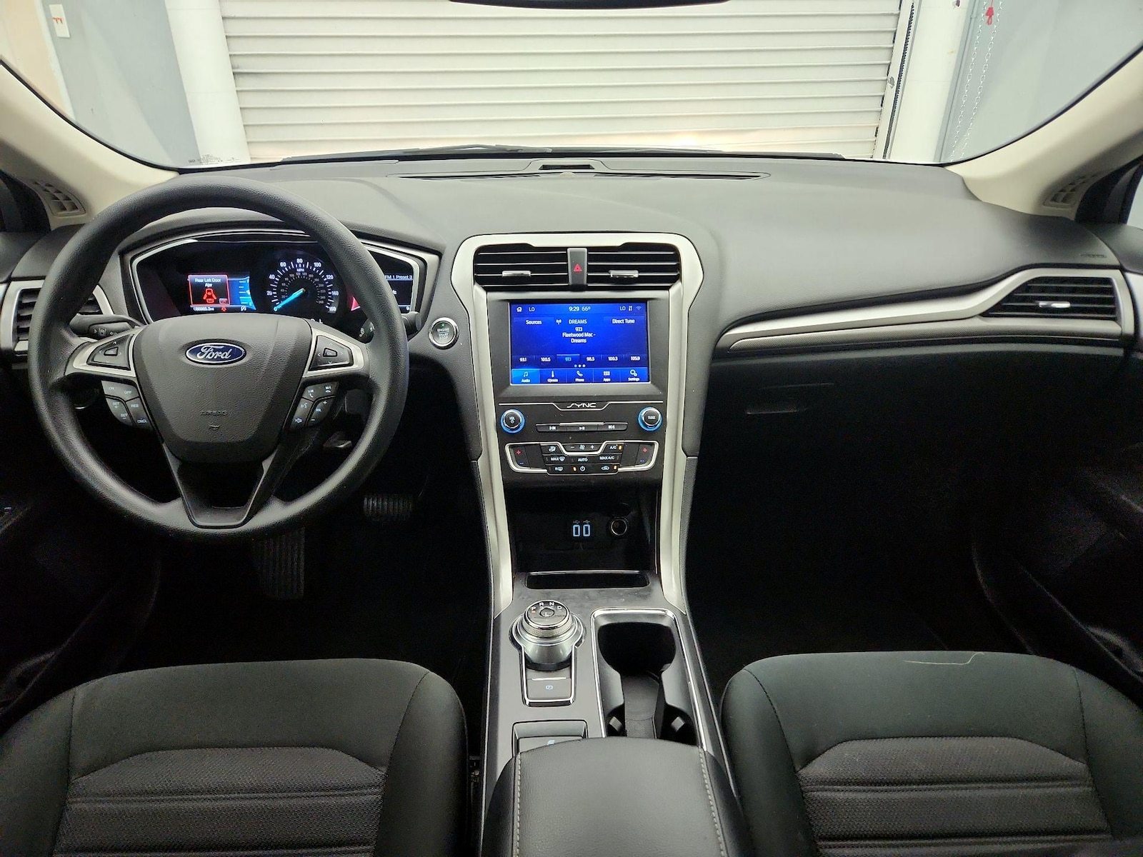 2020 Ford Fusion SE - Photo 10