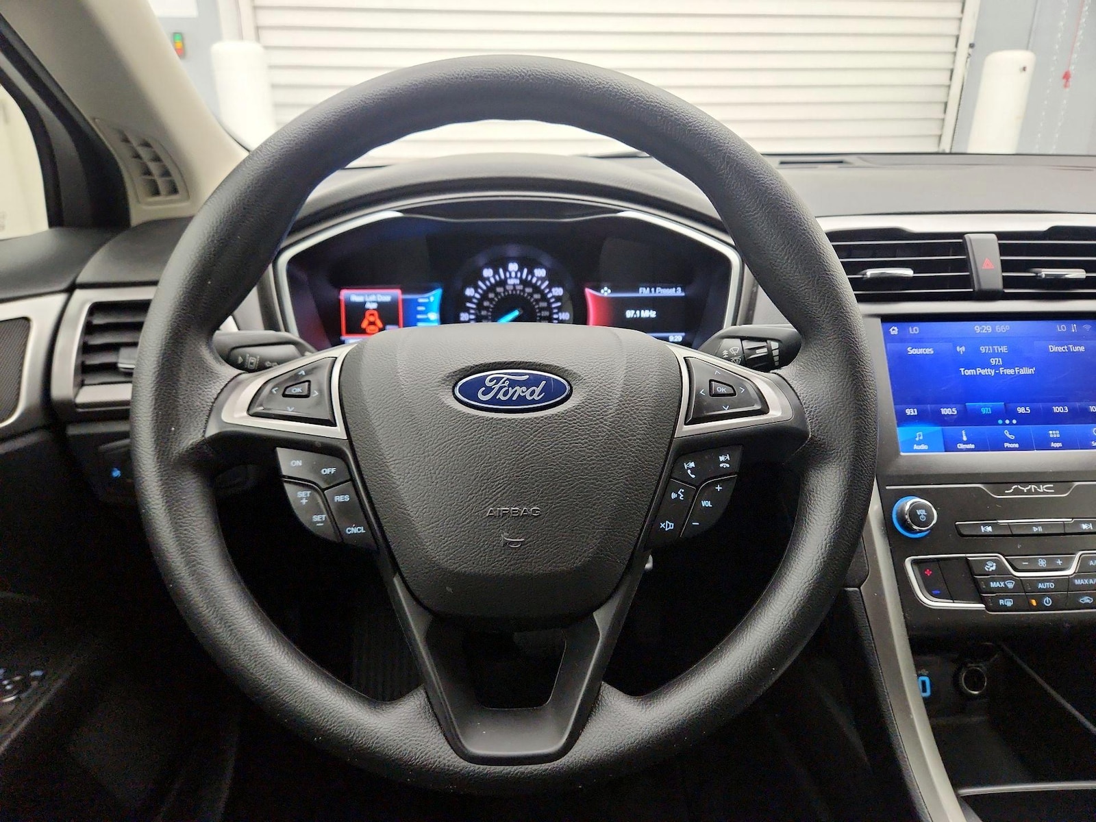 2020 Ford Fusion SE - Photo 11