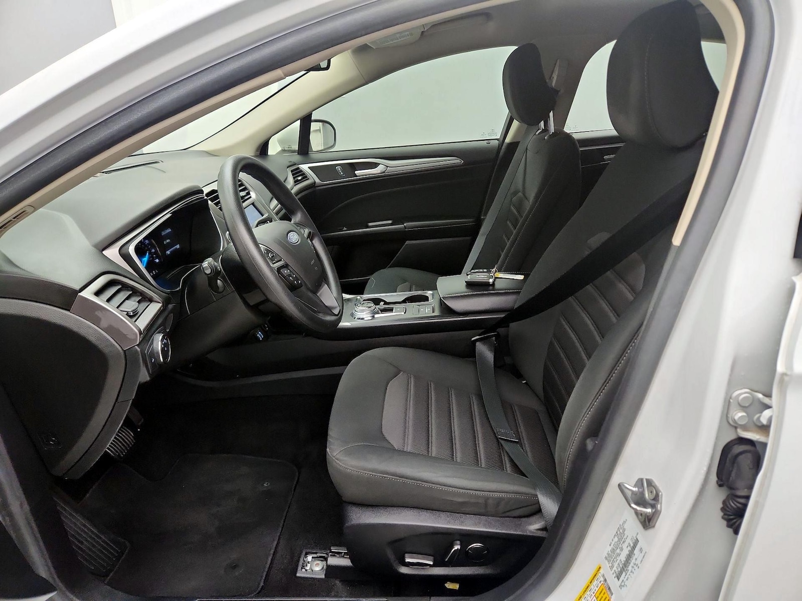 2020 Ford Fusion SE - Photo 12
