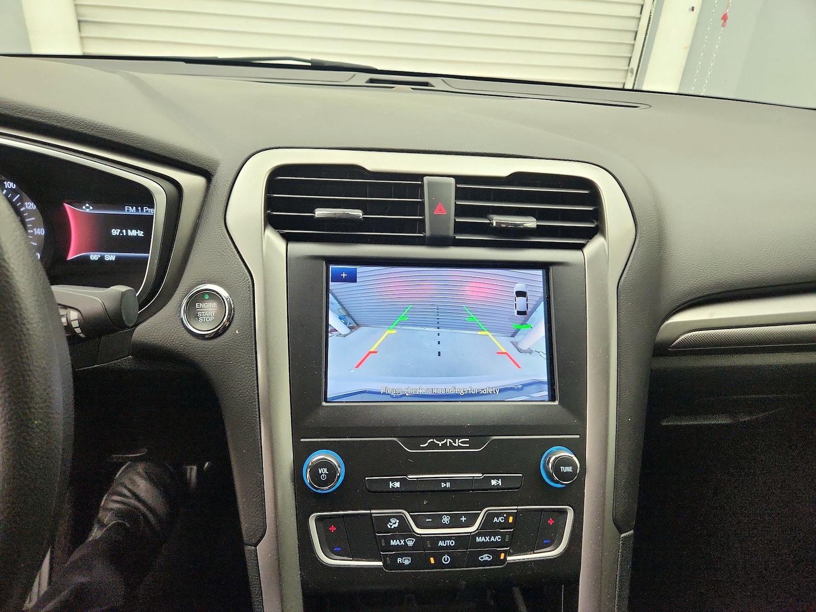 2020 Ford Fusion SE - Photo 15