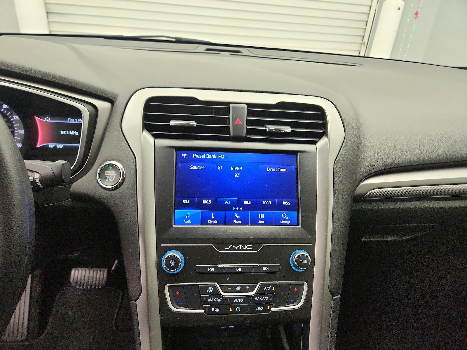 2020 Ford Fusion SE - Photo 16