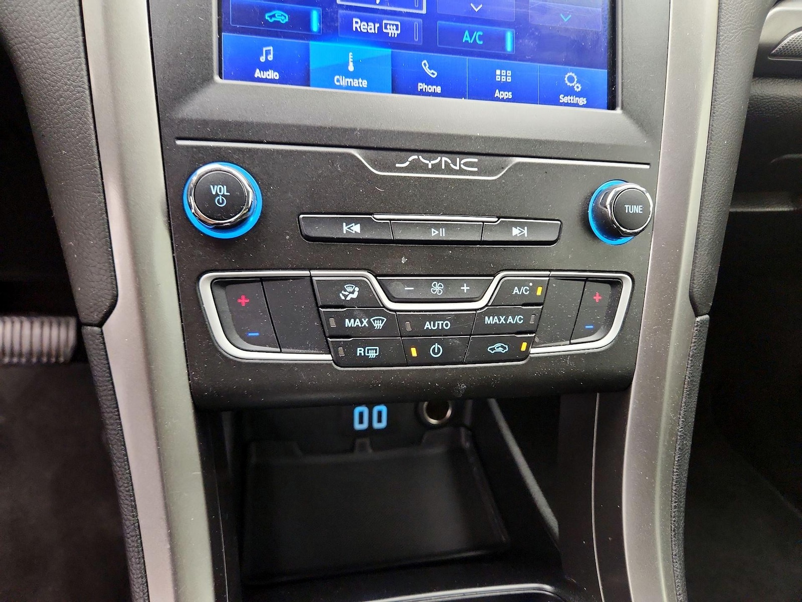 2020 Ford Fusion SE - Photo 17
