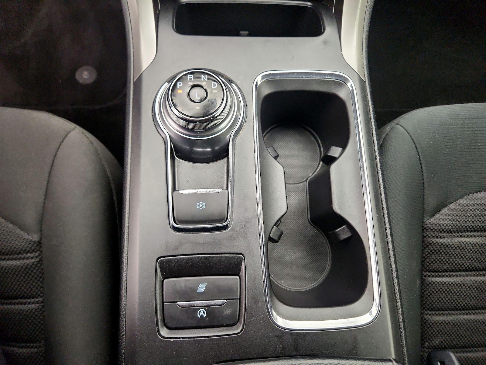 2020 Ford Fusion SE - Photo 18