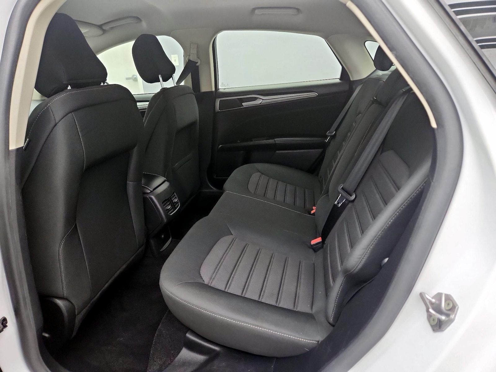 2020 Ford Fusion SE - Photo 20
