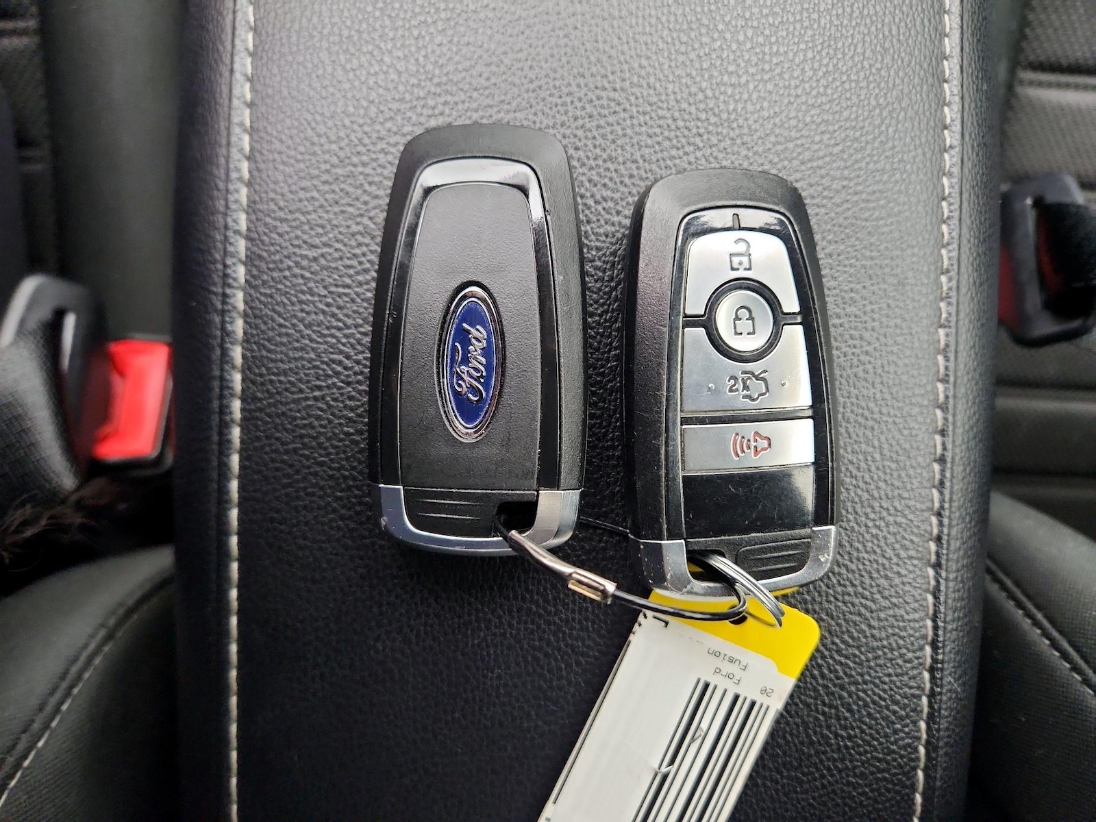 2020 Ford Fusion SE - Photo 23