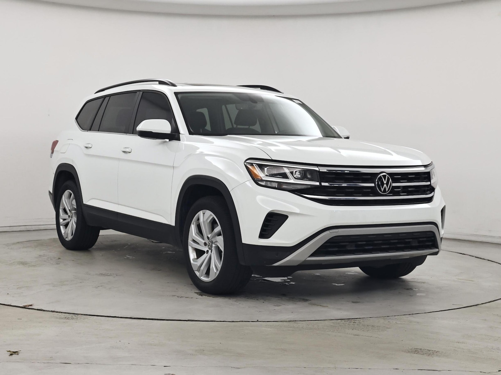 2023 Volkswagen Atlas SE w/Tech - Photo 2