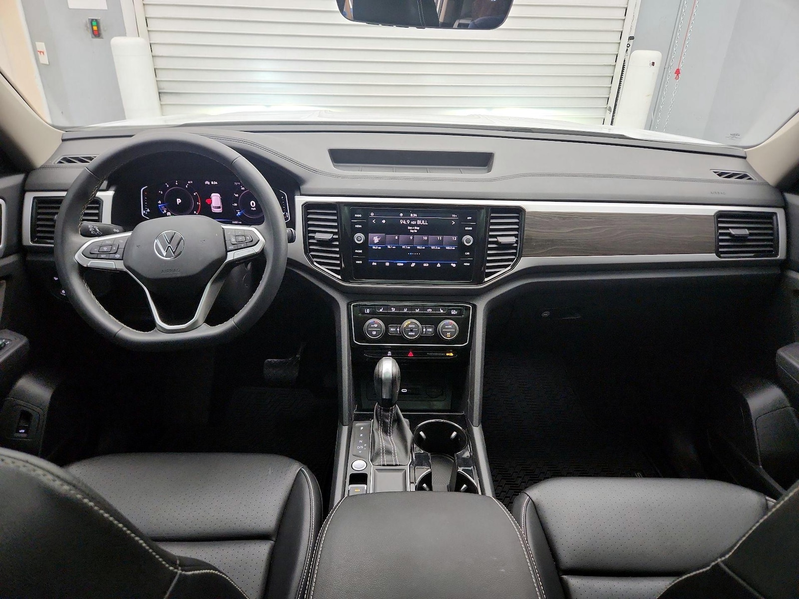 2023 Volkswagen Atlas SE w/Tech - Photo 10