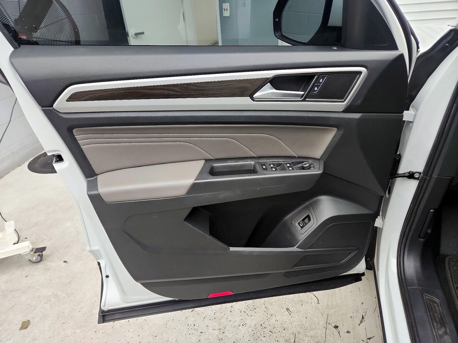 2023 Volkswagen Atlas SE w/Tech - Photo 13