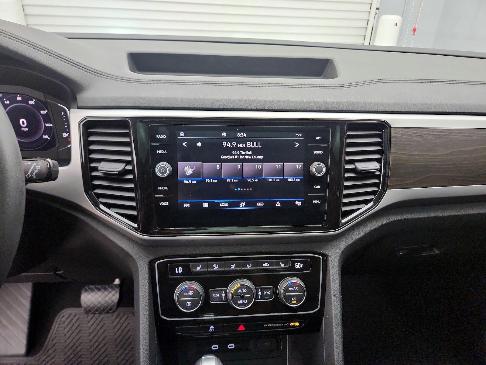 2023 Volkswagen Atlas SE w/Tech - Photo 16