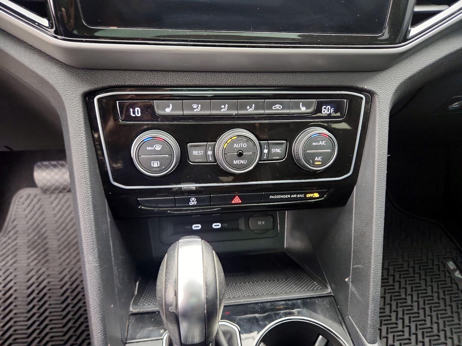2023 Volkswagen Atlas SE w/Tech - Photo 17