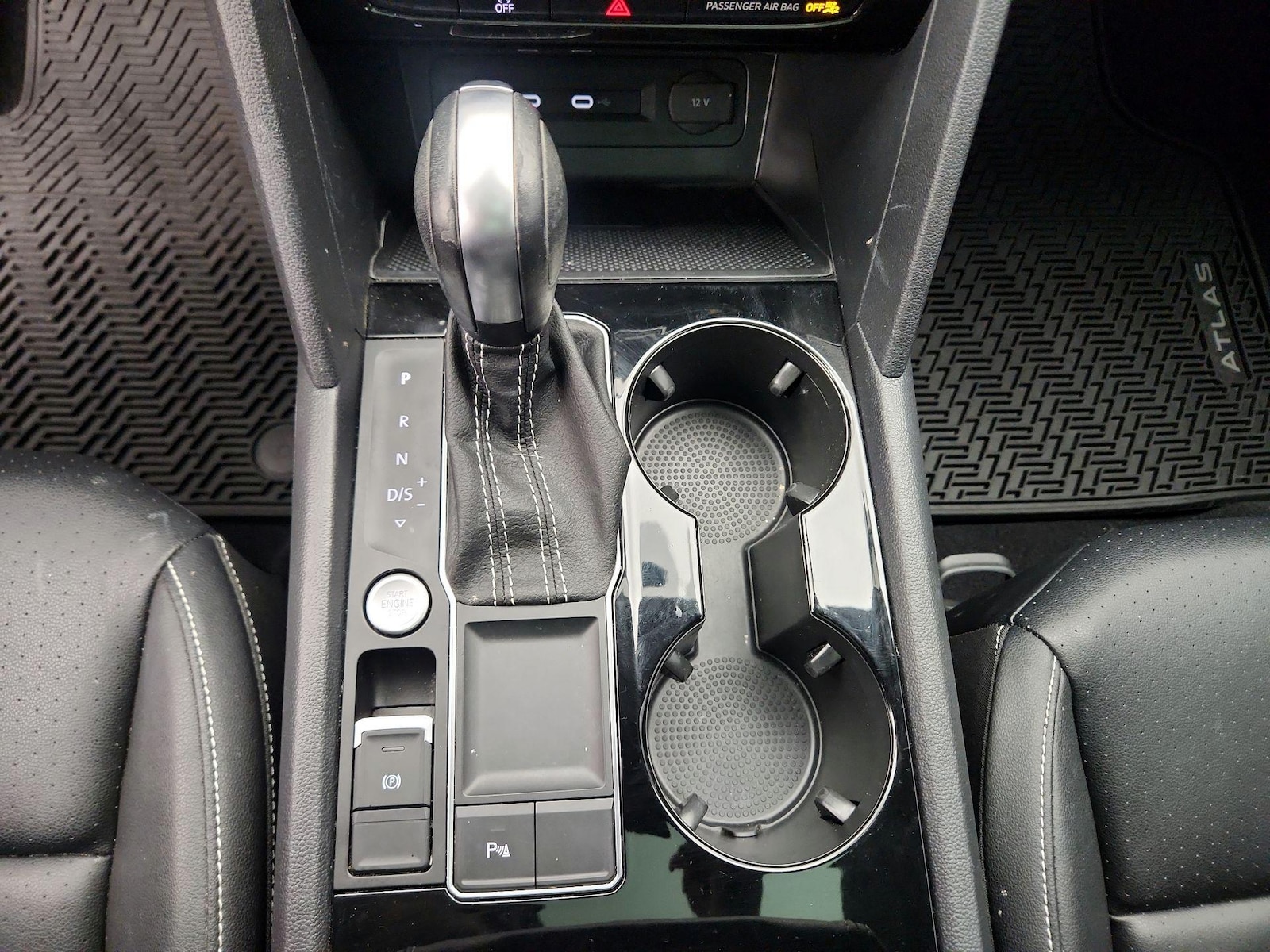 2023 Volkswagen Atlas SE w/Tech - Photo 18