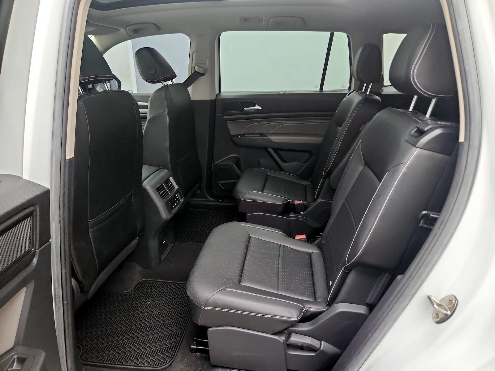 2023 Volkswagen Atlas SE w/Tech - Photo 21