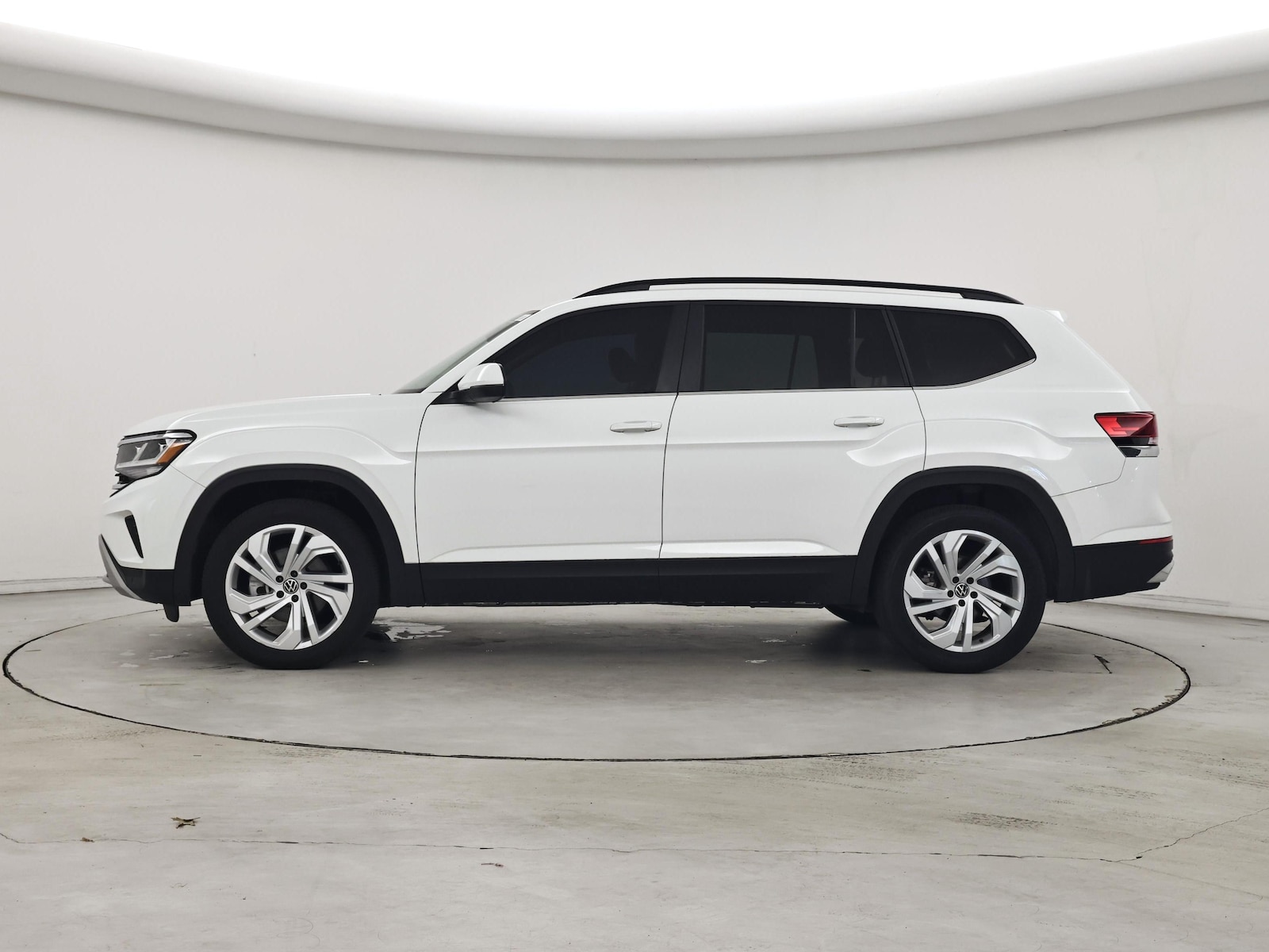 2023 Volkswagen Atlas SE w/Tech - Photo 4