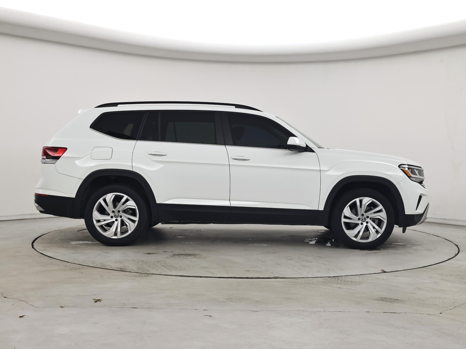 2023 Volkswagen Atlas SE w/Tech - Photo 8