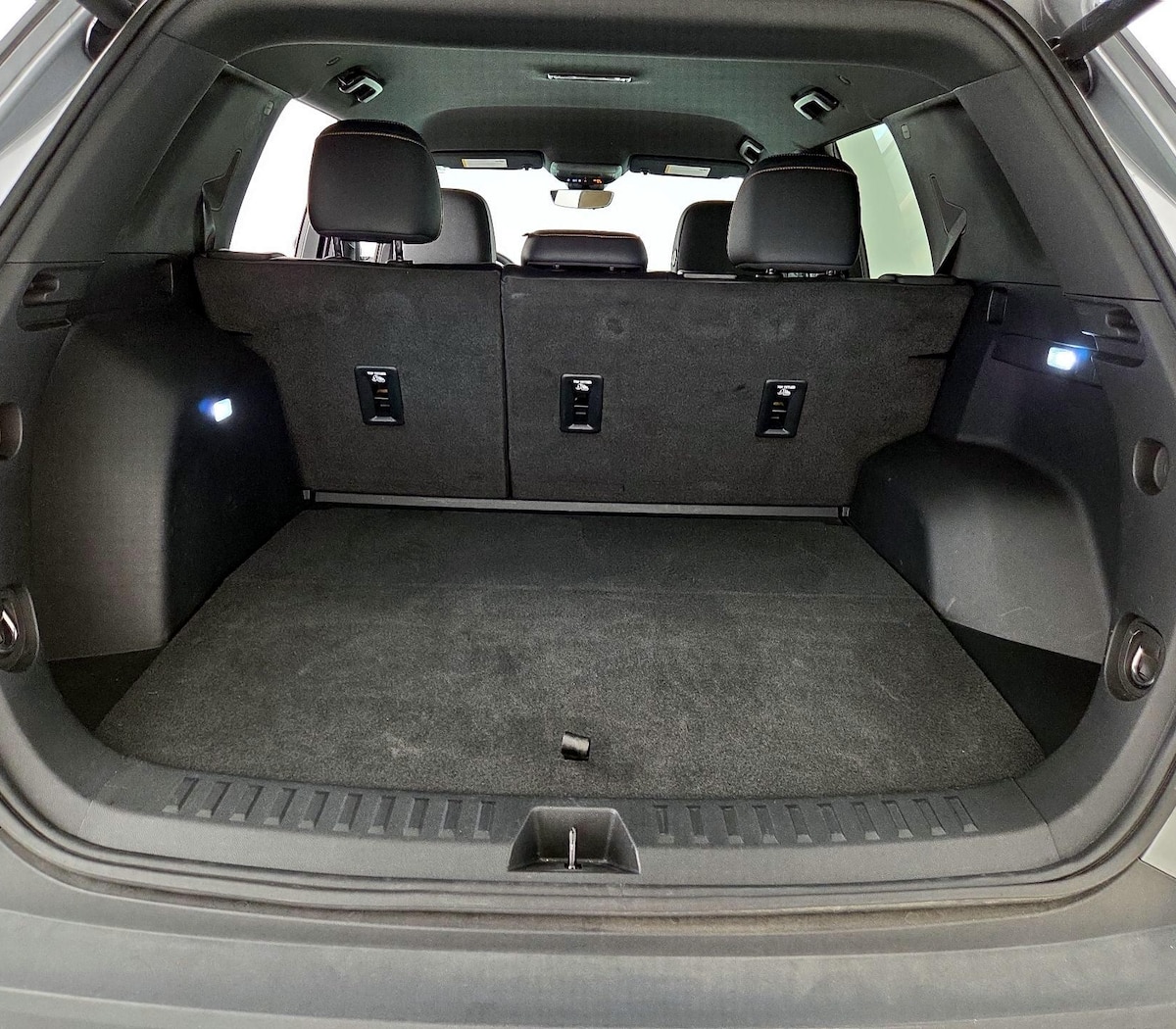 Trunk/Cargo (Seats Up)