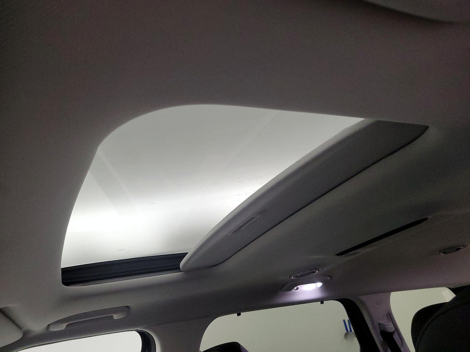 Sunroof(s) & Overhead Airbags