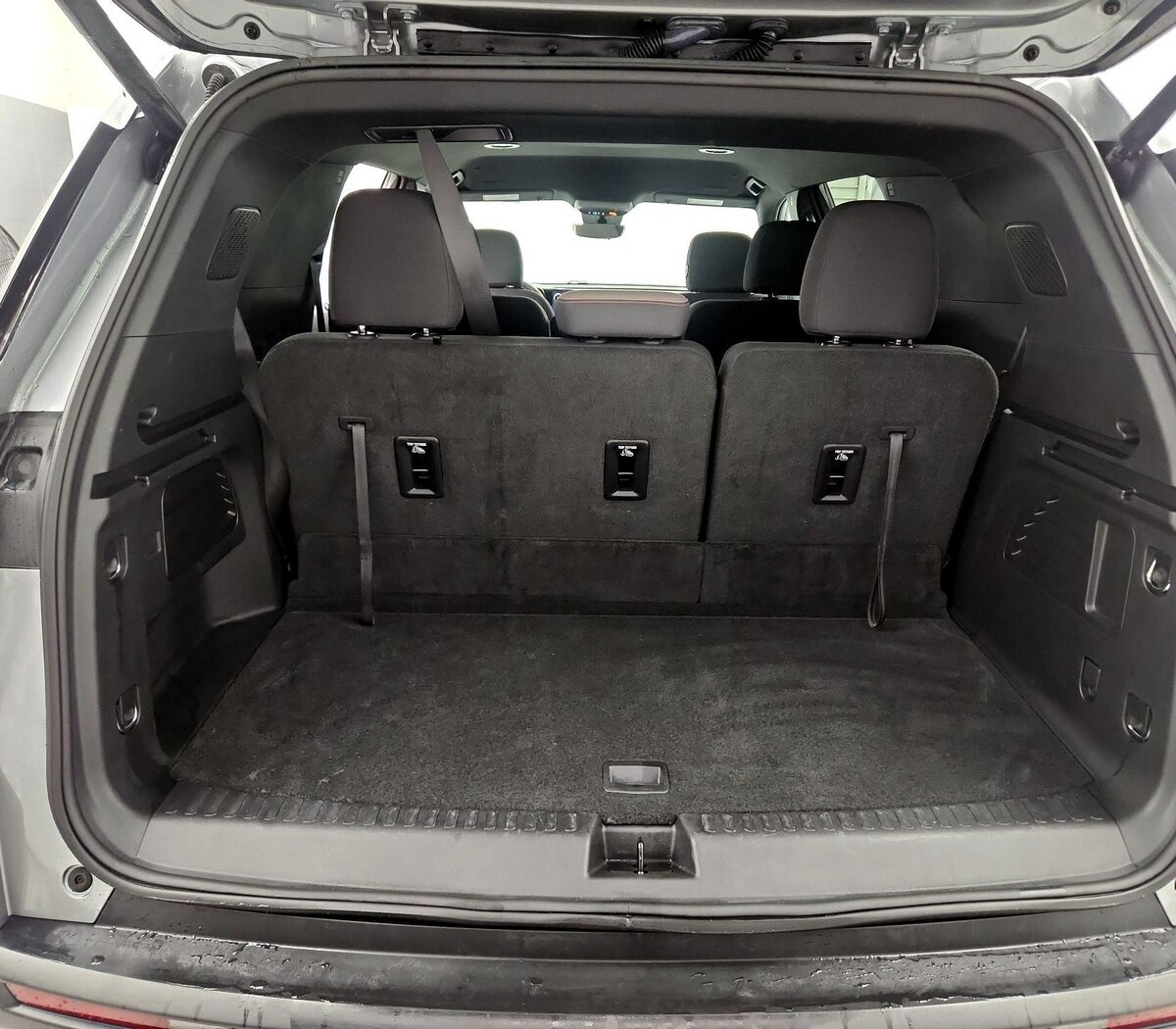 Trunk/Cargo (Seats Up)
