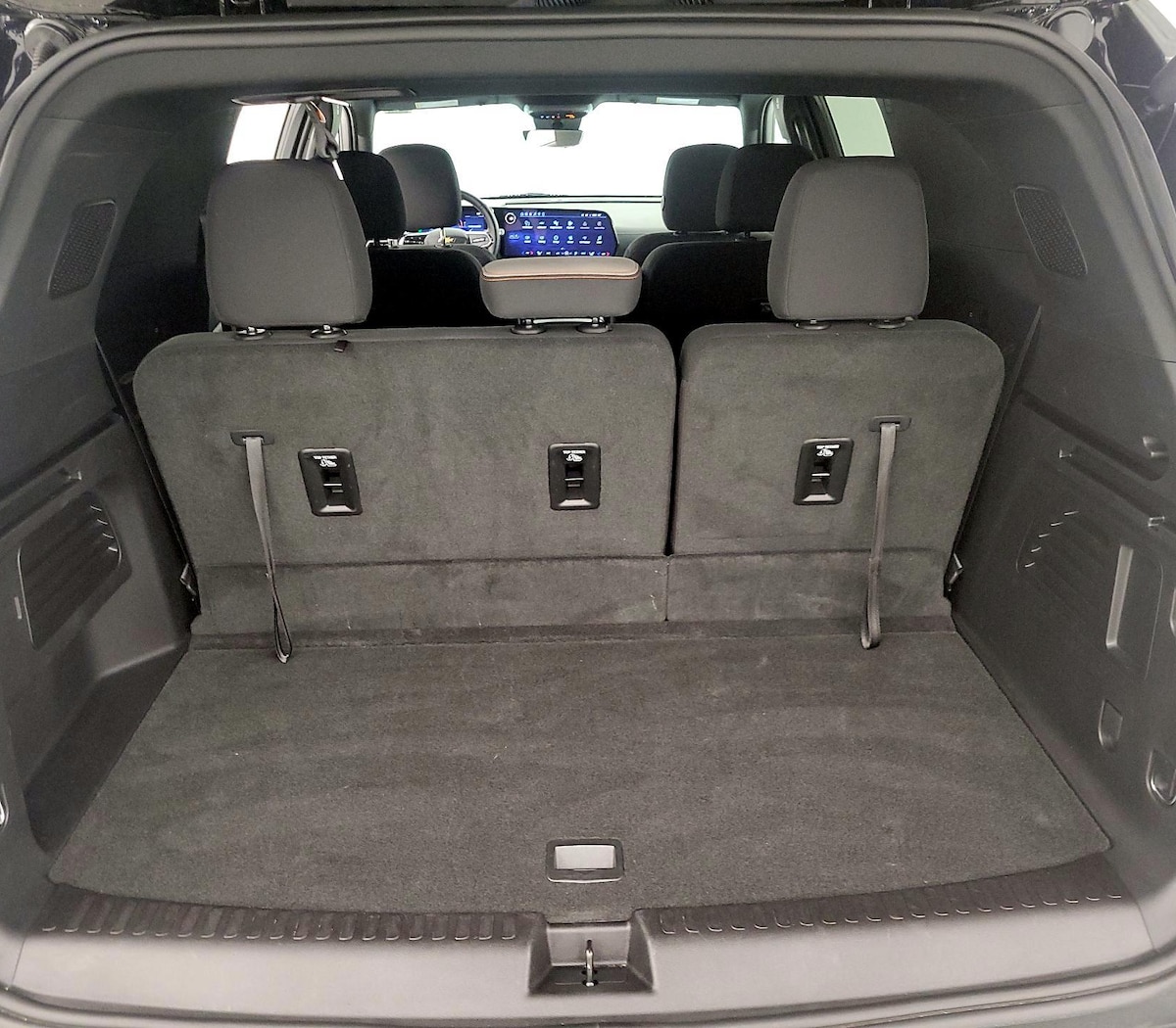 Trunk/Cargo (Seats Up)