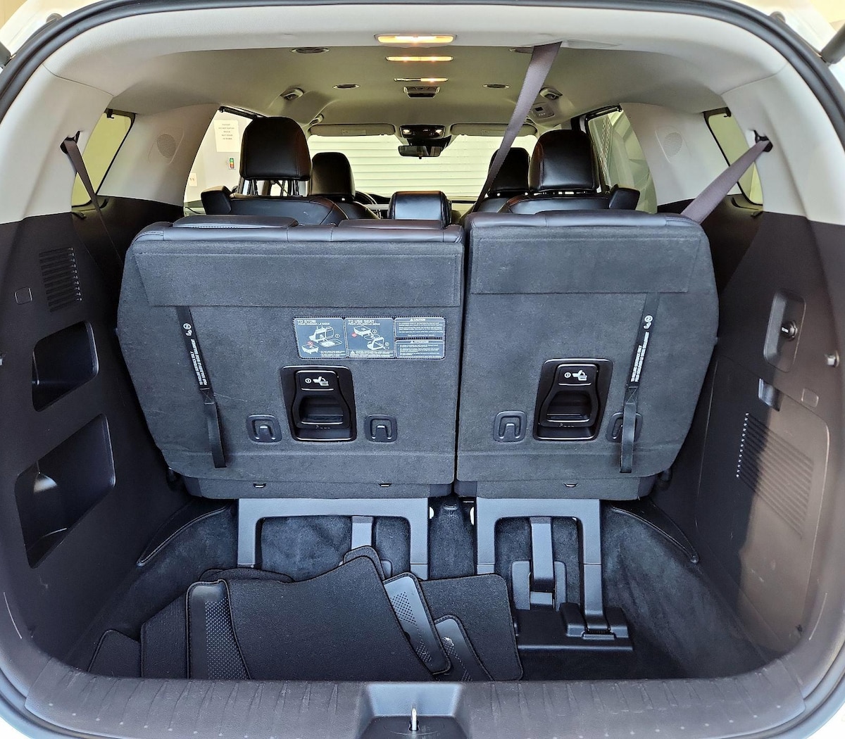 Trunk/Cargo (Seats Up)