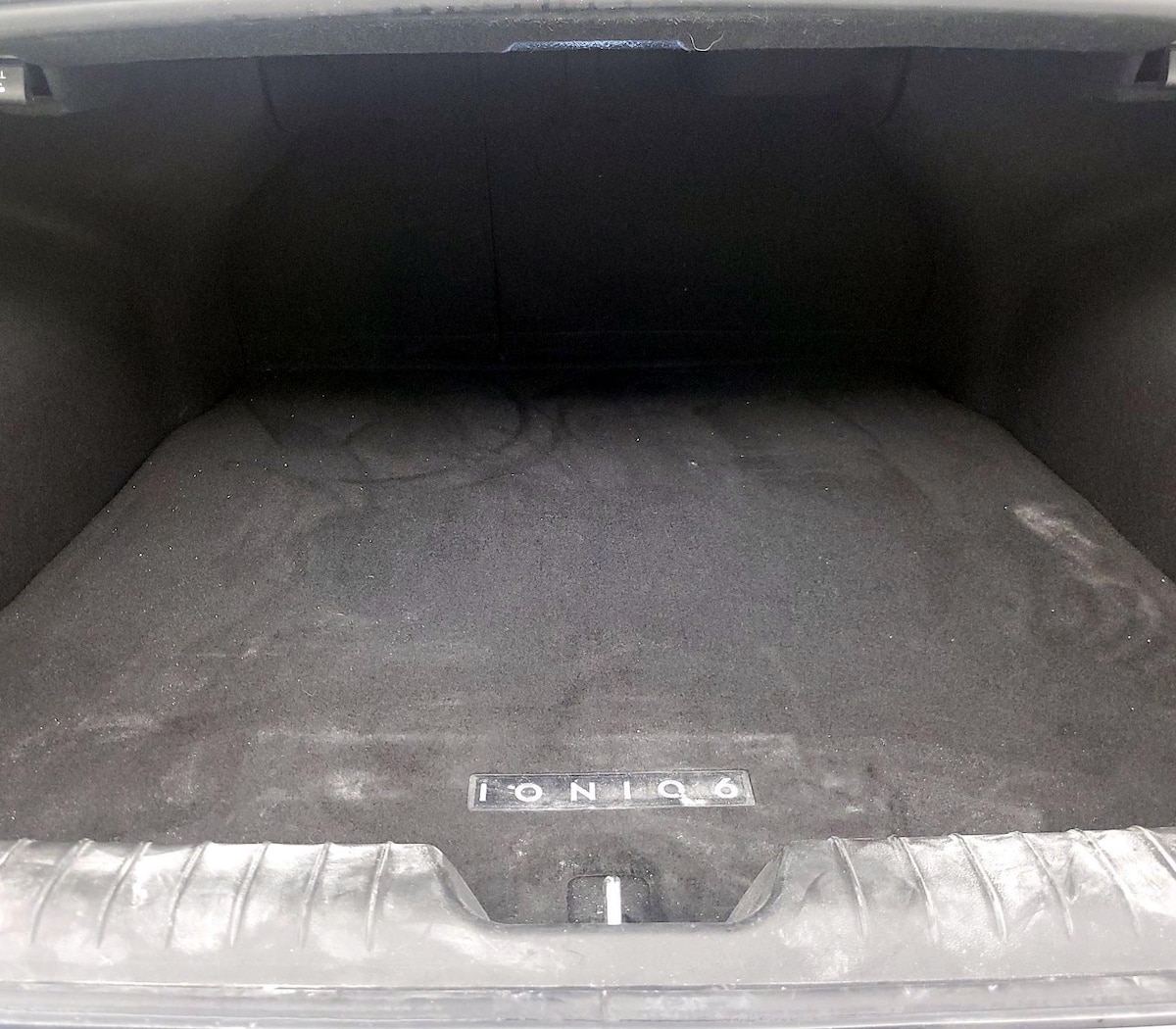 Trunk/Cargo (Seats Up)