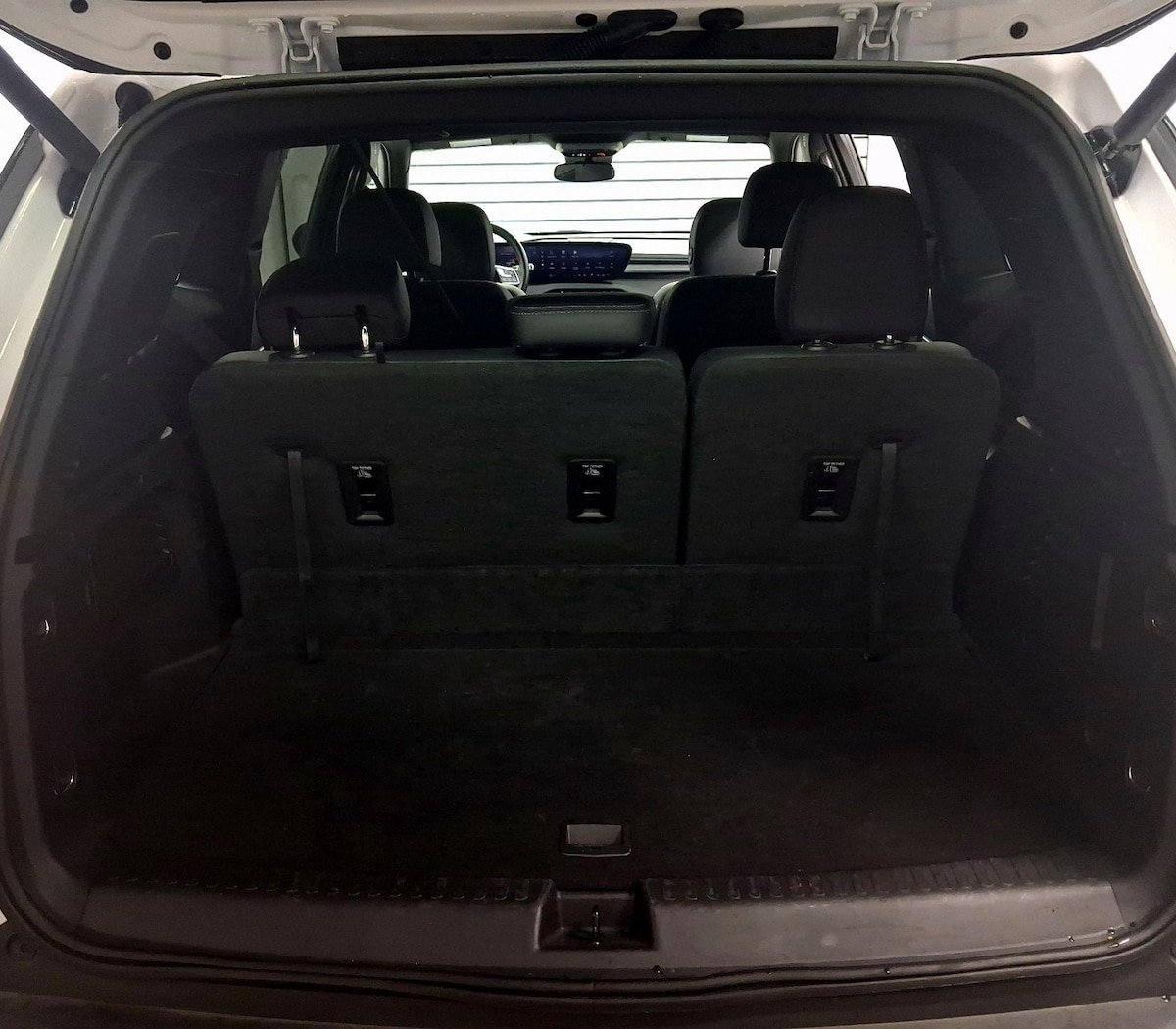 Trunk/Cargo (Seats Up)