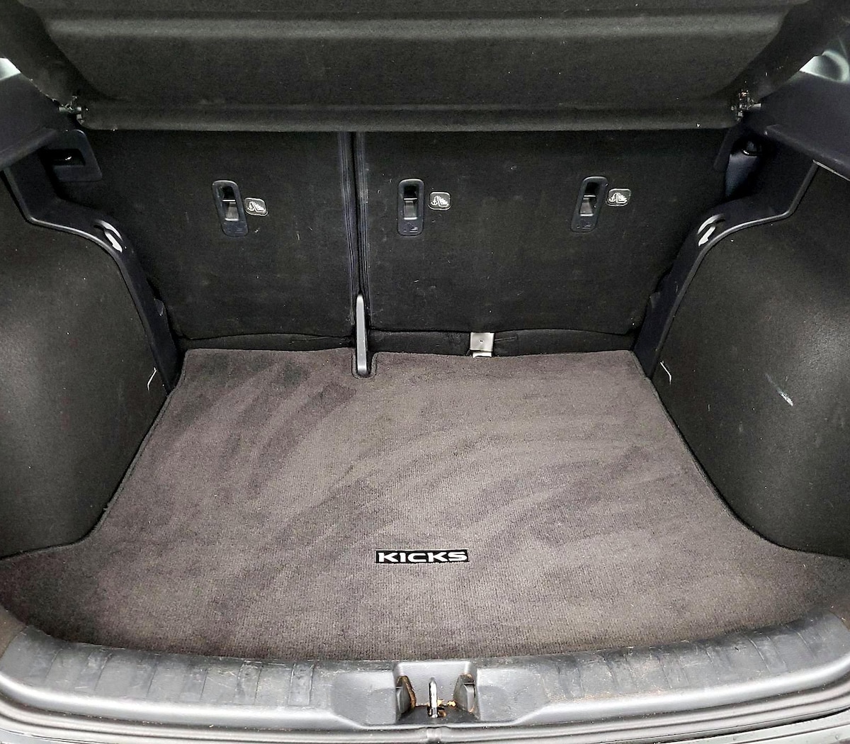 Trunk/Cargo (Seats Up)