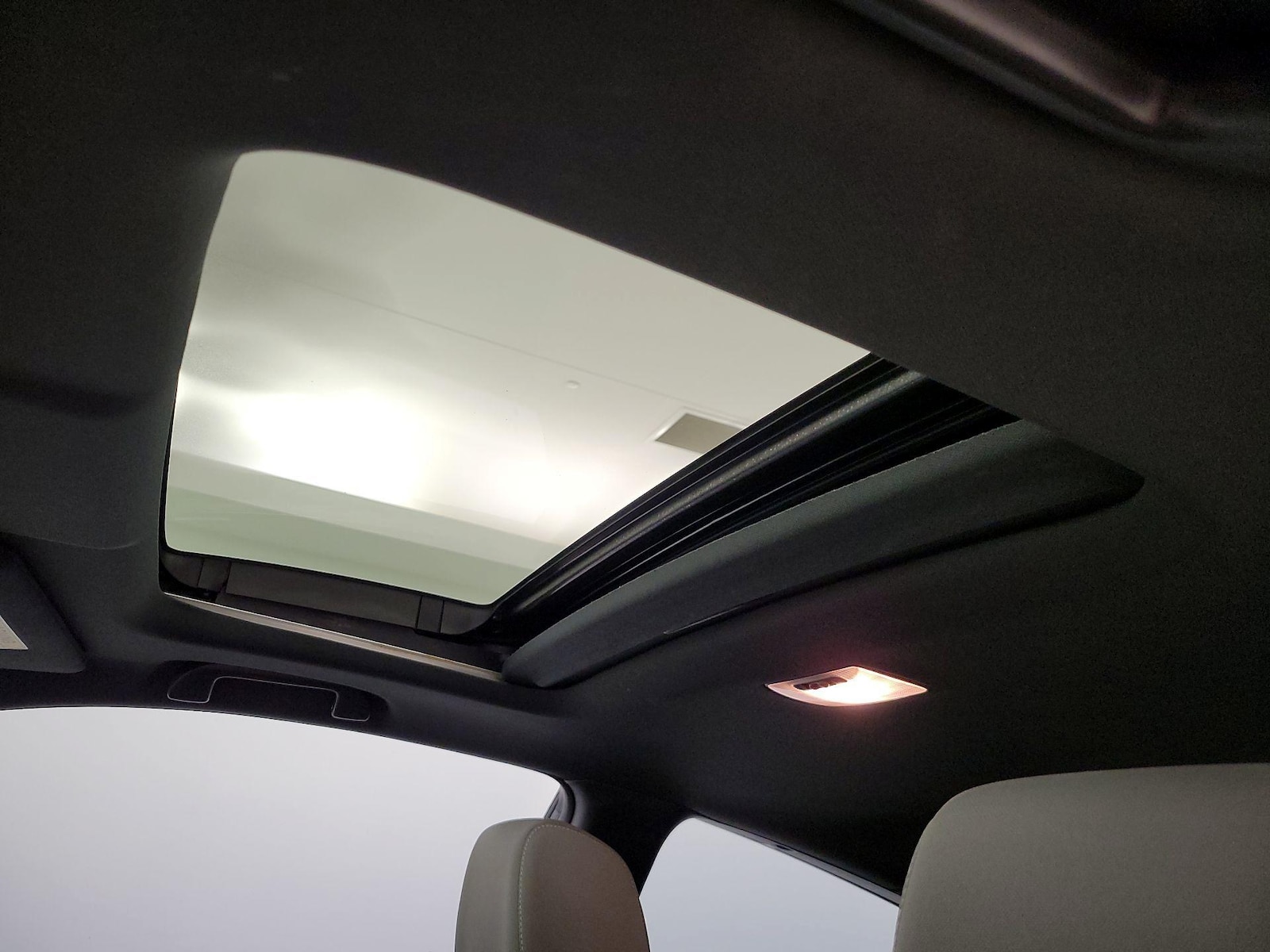 Sunroof(s) & Overhead Airbags