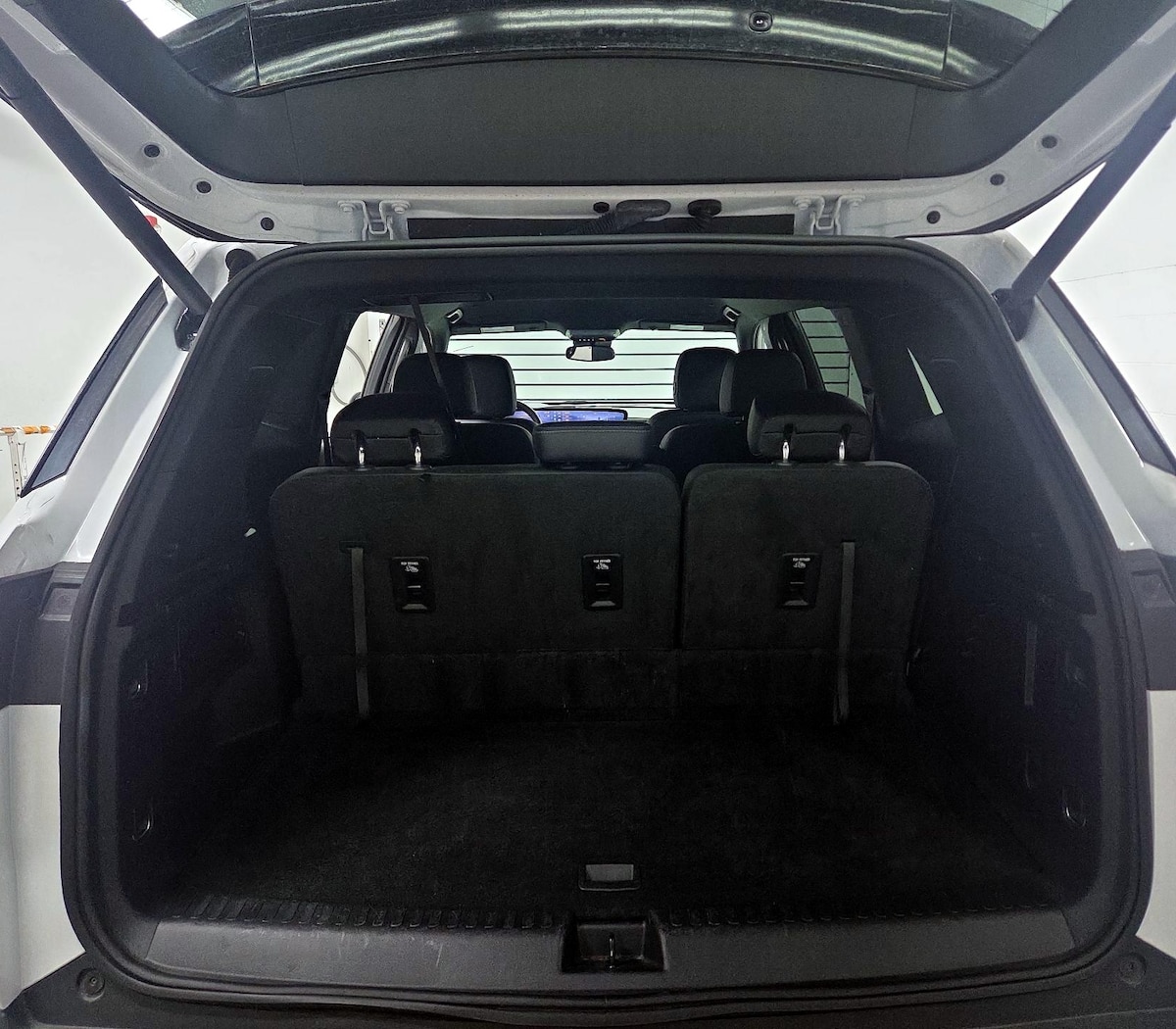 Trunk/Cargo (Seats Up)