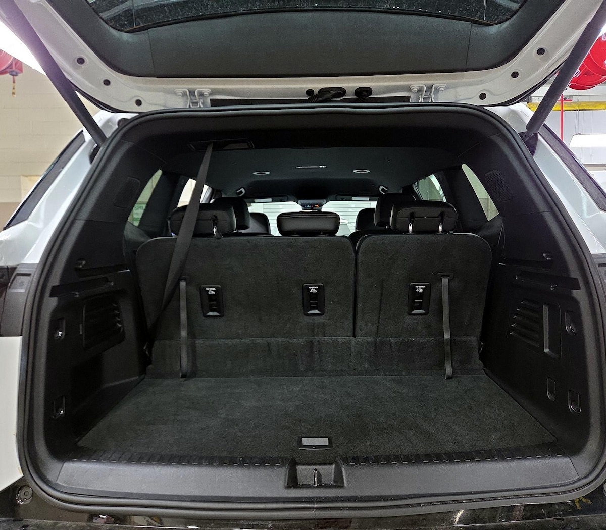 Trunk/Cargo (Seats Up)