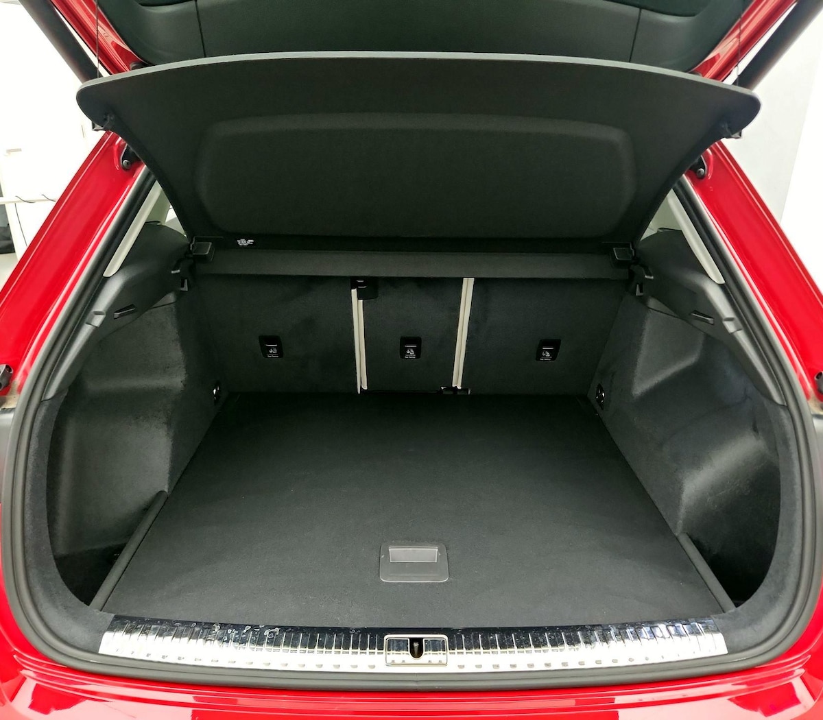 Trunk/Cargo (Seats Up)