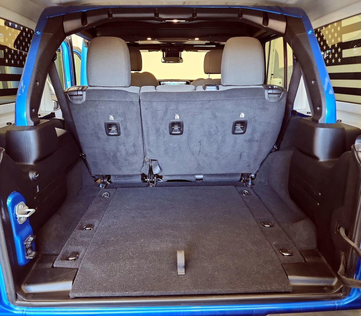Trunk/Cargo (Seats Up)
