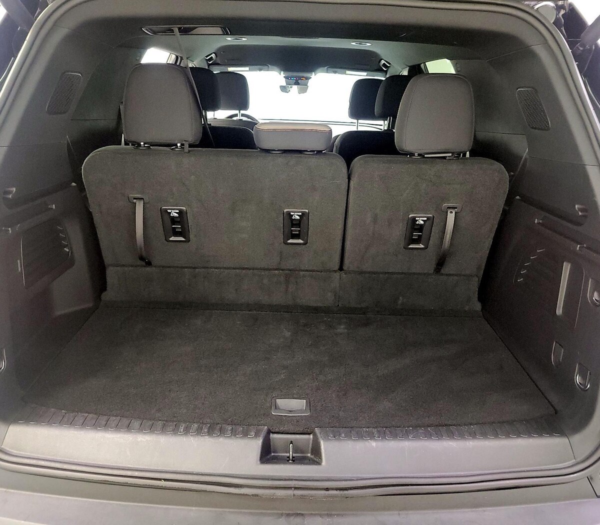 Trunk/Cargo (Seats Up)