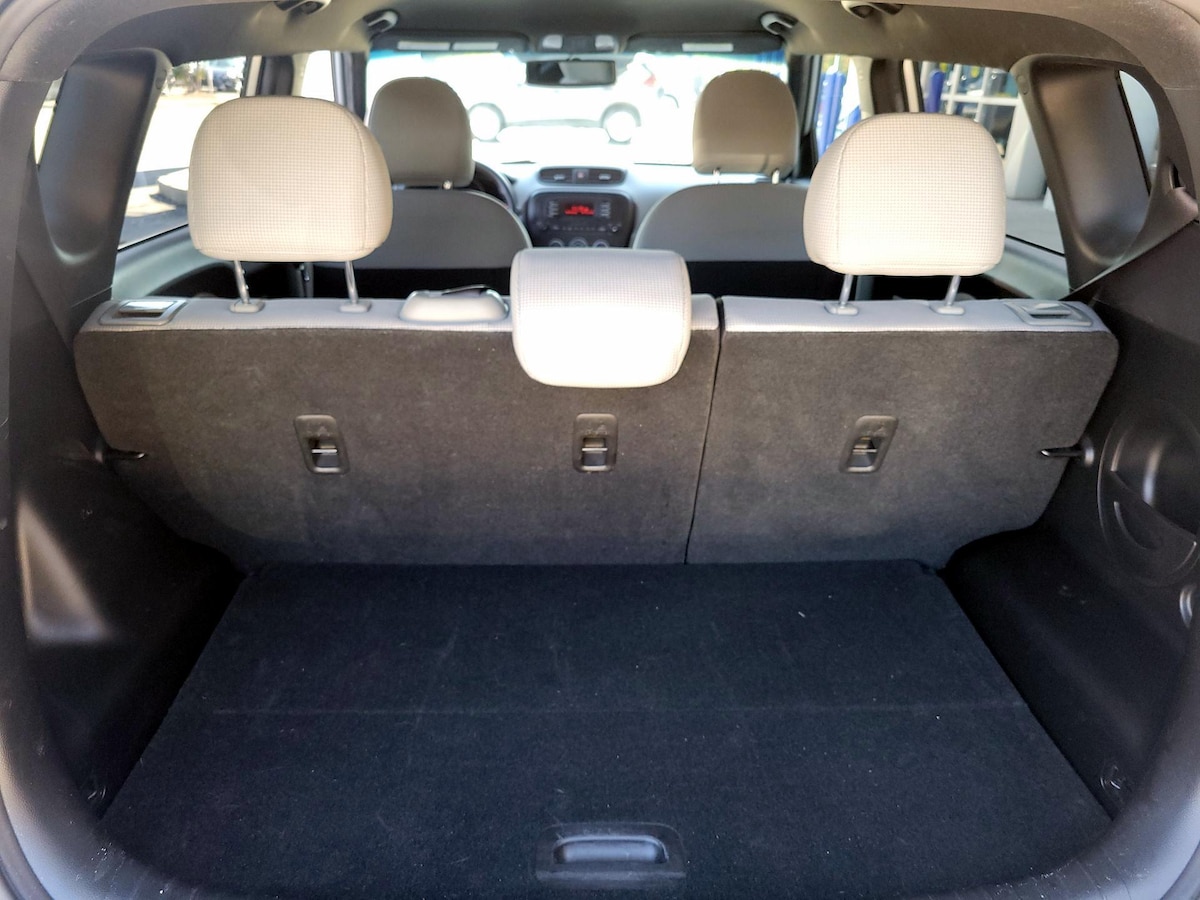 Trunk/Cargo (Seats Up)