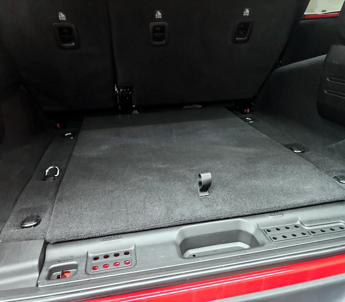 Trunk/Cargo (Seats Up)