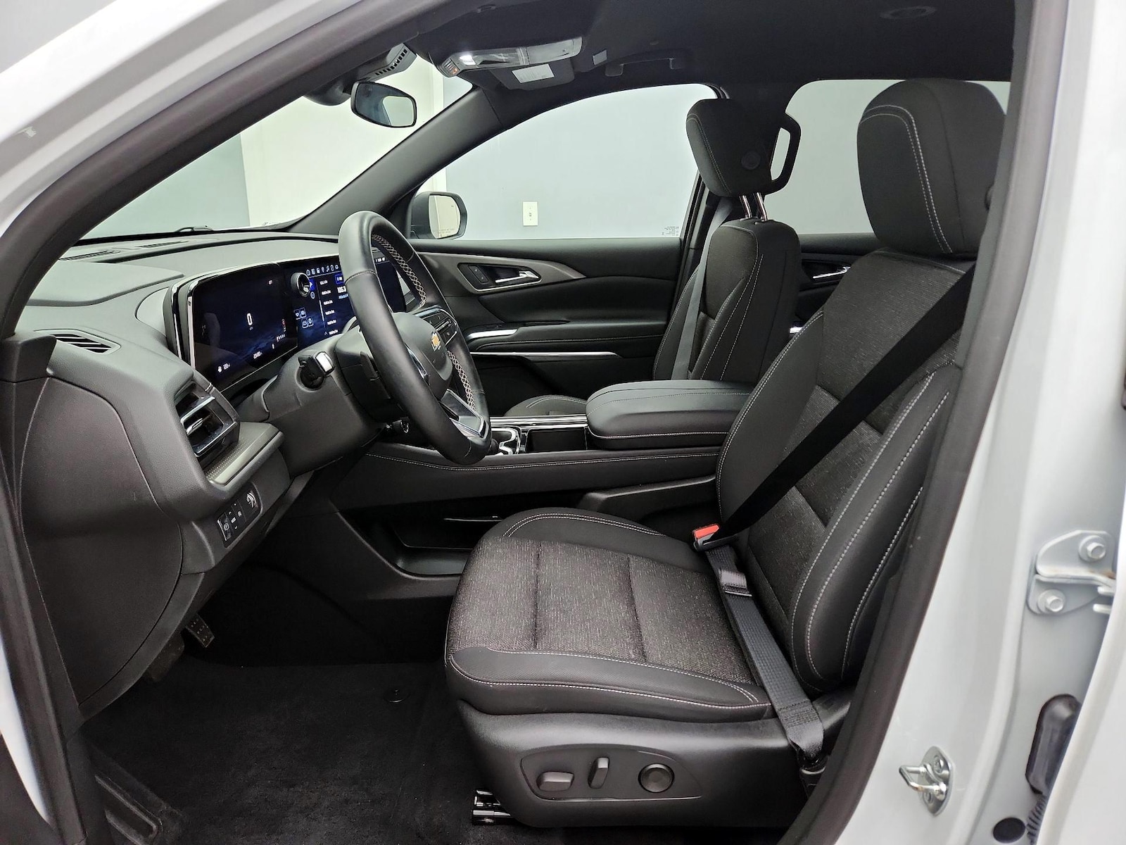 2025 Chevrolet Traverse LT - Photo 12