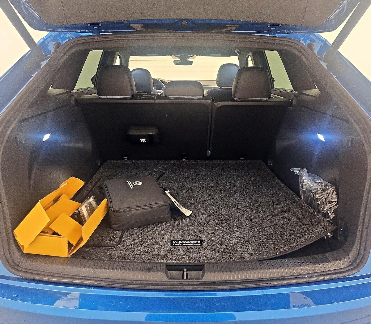 Trunk/Cargo (Seats Up)