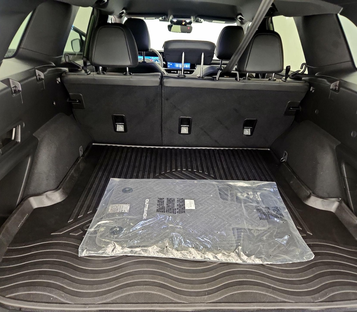 Trunk/Cargo (Seats Up)