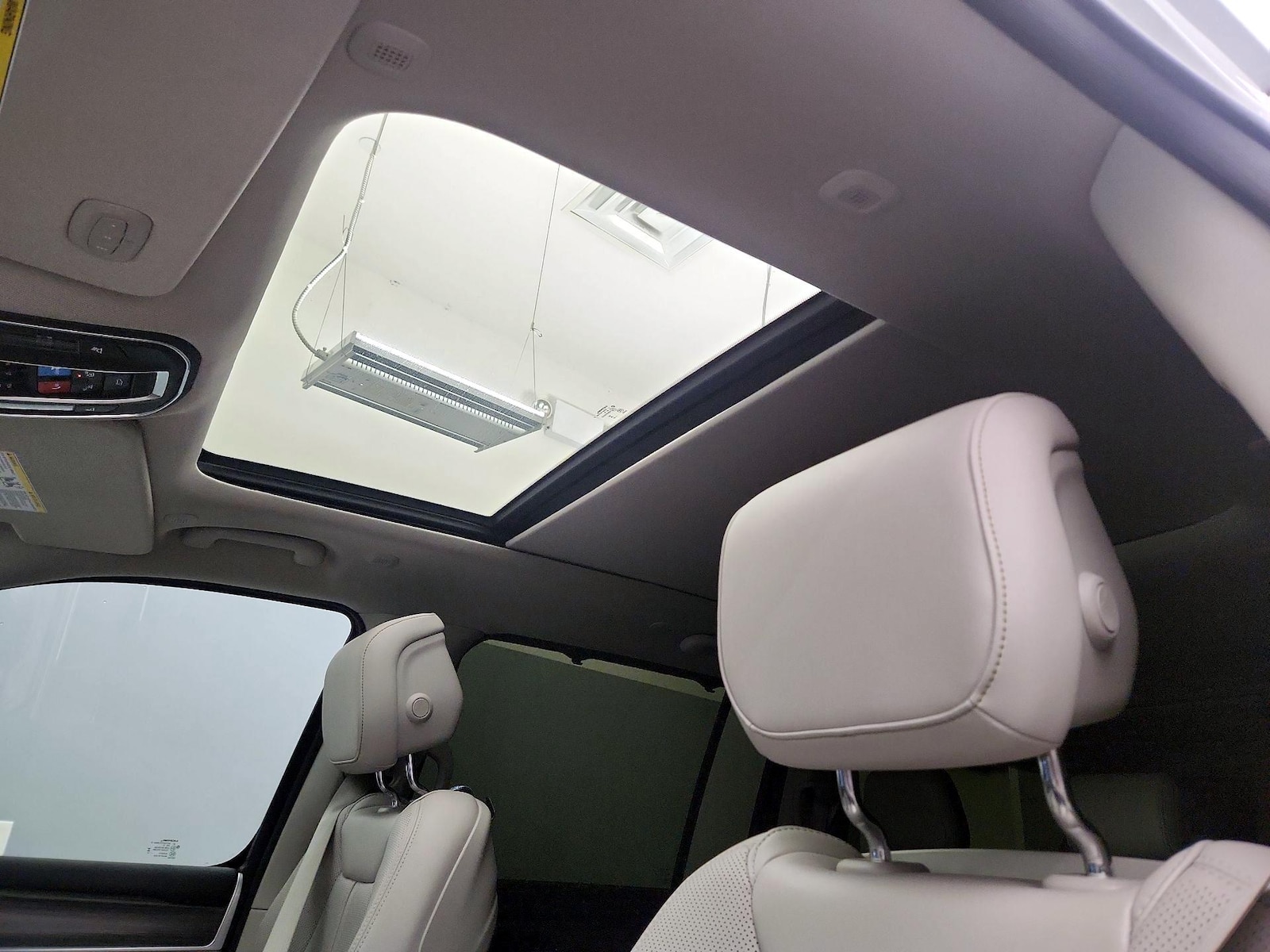 Panoramic Sunroof & Skylight(s)