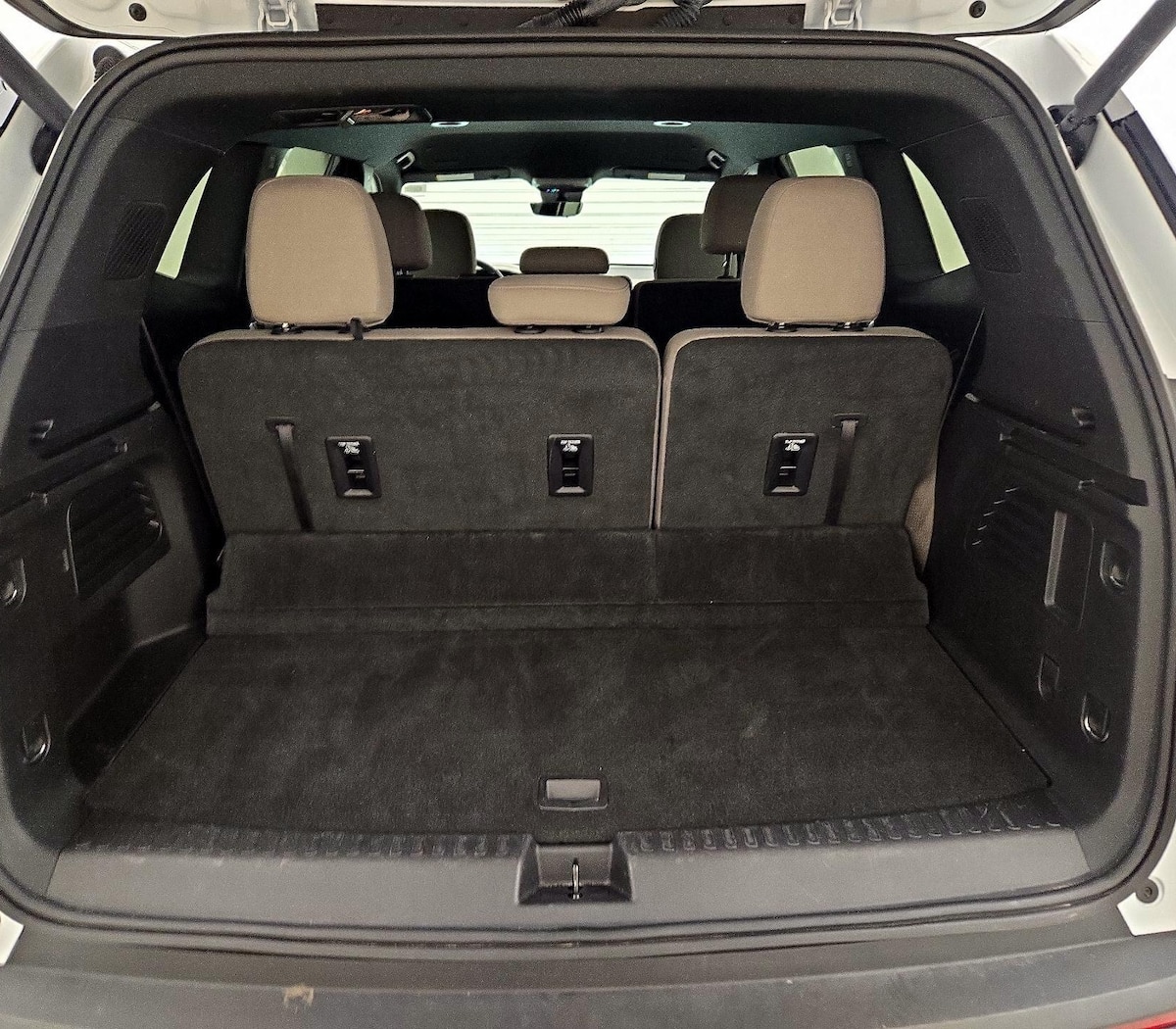Trunk/Cargo (Seats Up)