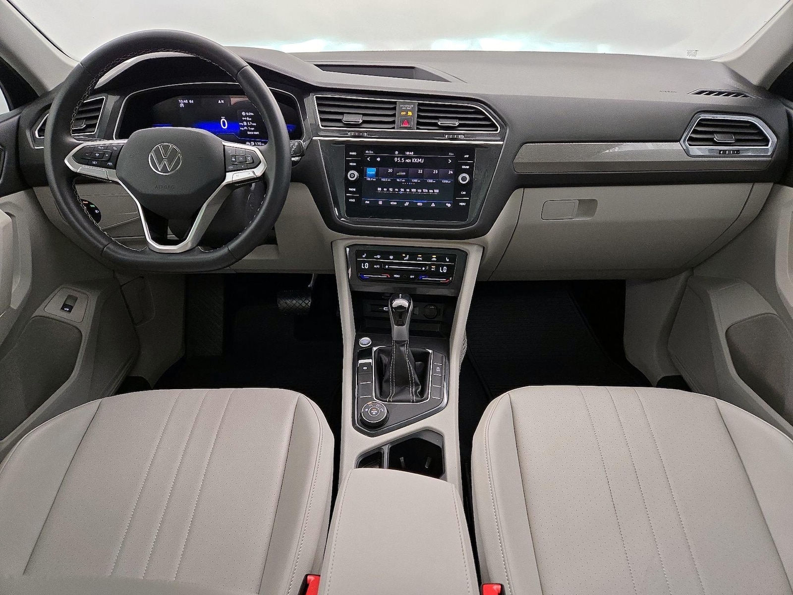 2024 Volkswagen Tiguan SE - Photo 10