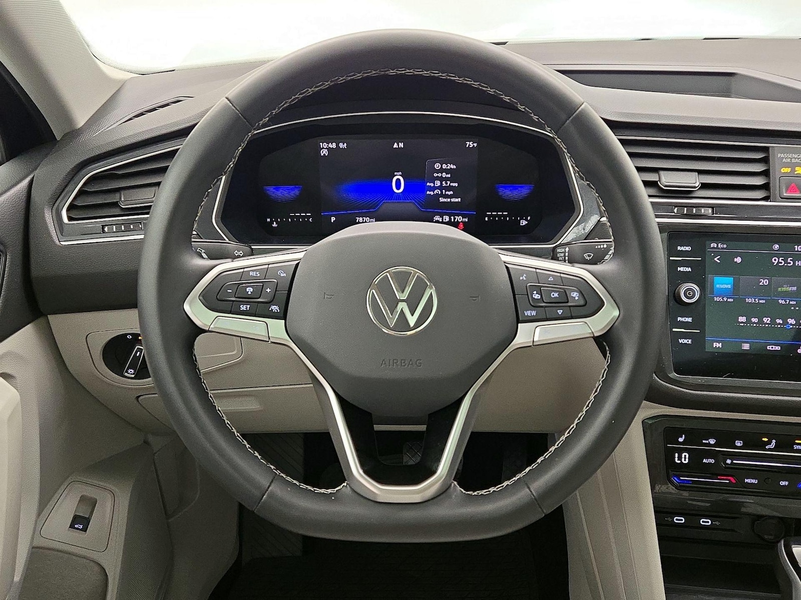 2024 Volkswagen Tiguan SE - Photo 11