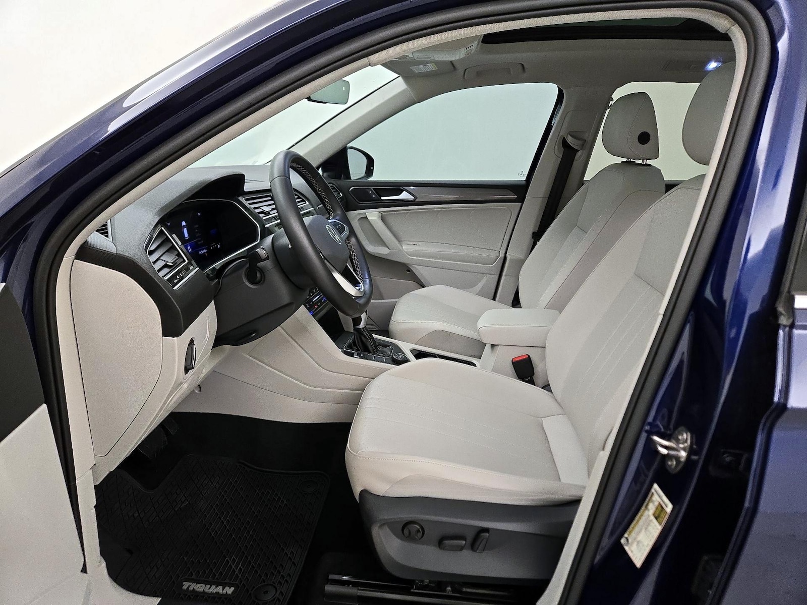 2024 Volkswagen Tiguan SE - Photo 12