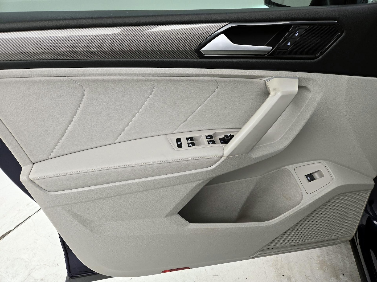 2024 Volkswagen Tiguan SE - Photo 13