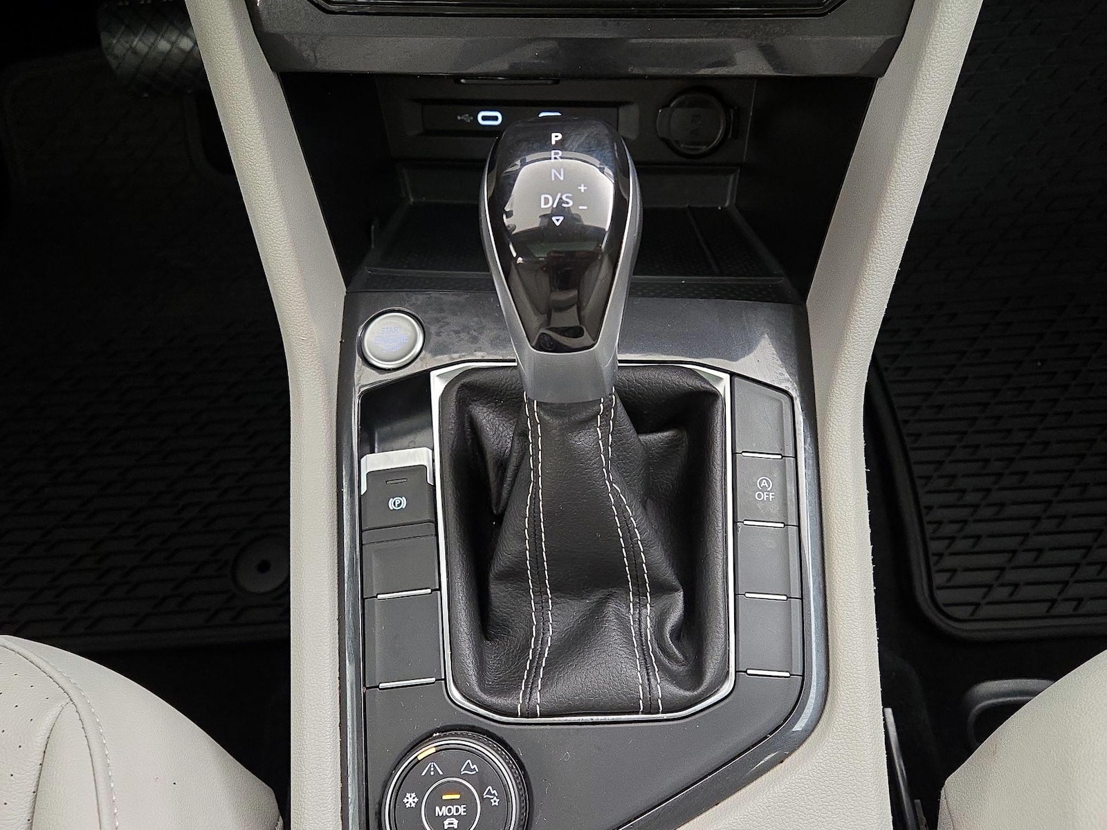 2024 Volkswagen Tiguan SE - Photo 18