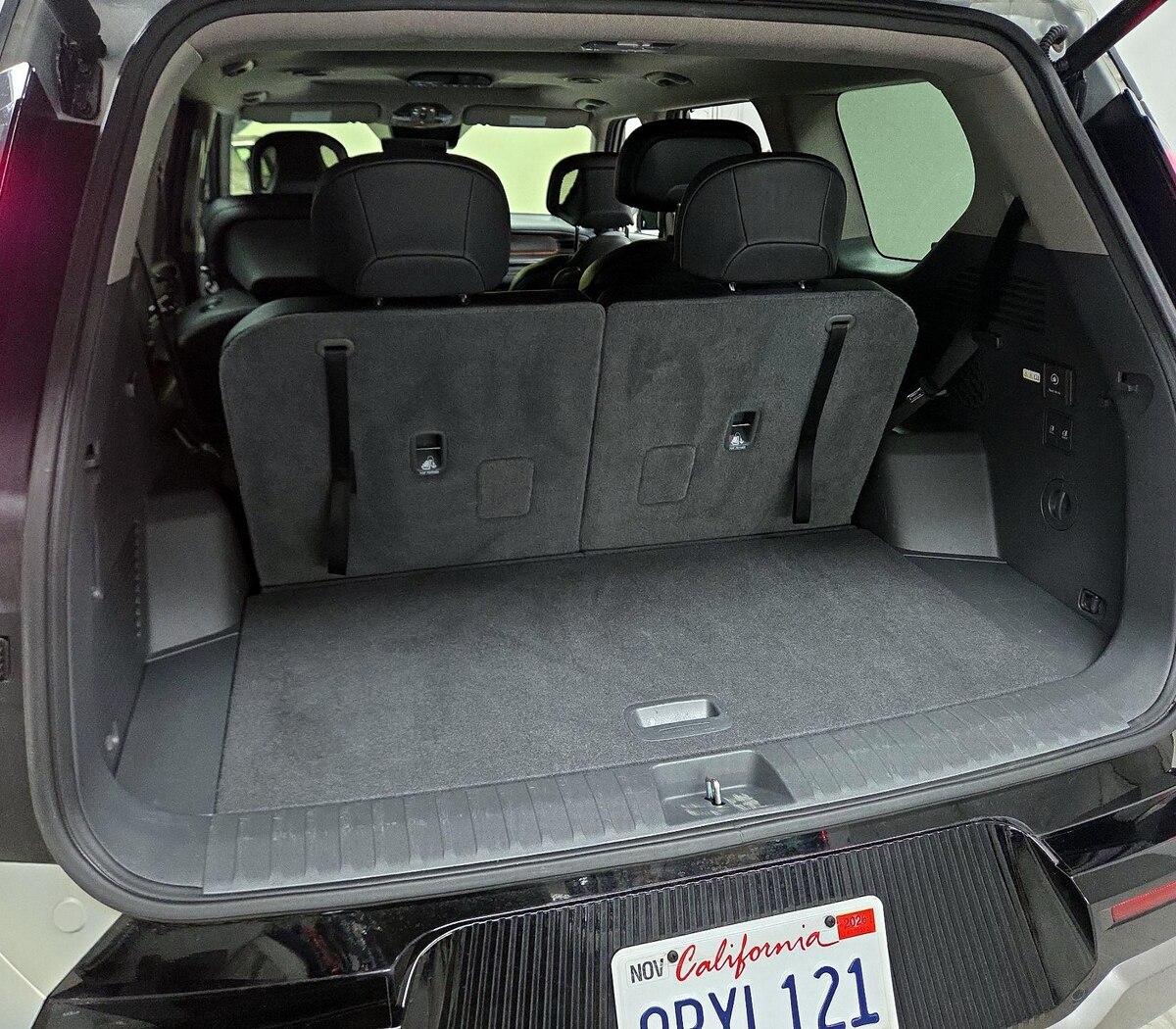 Trunk/Cargo (Seats Up)
