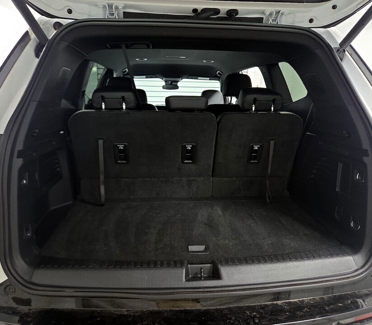 Trunk/Cargo (Seats Up)