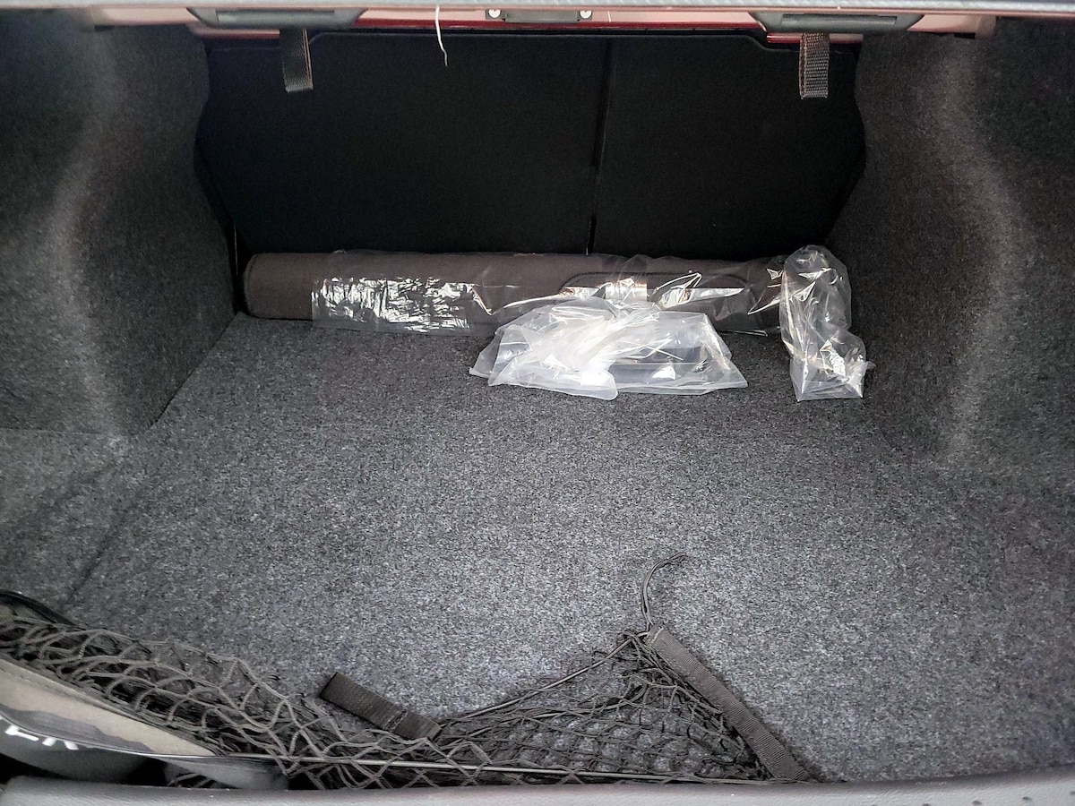 Trunk/Cargo (Seats Up)