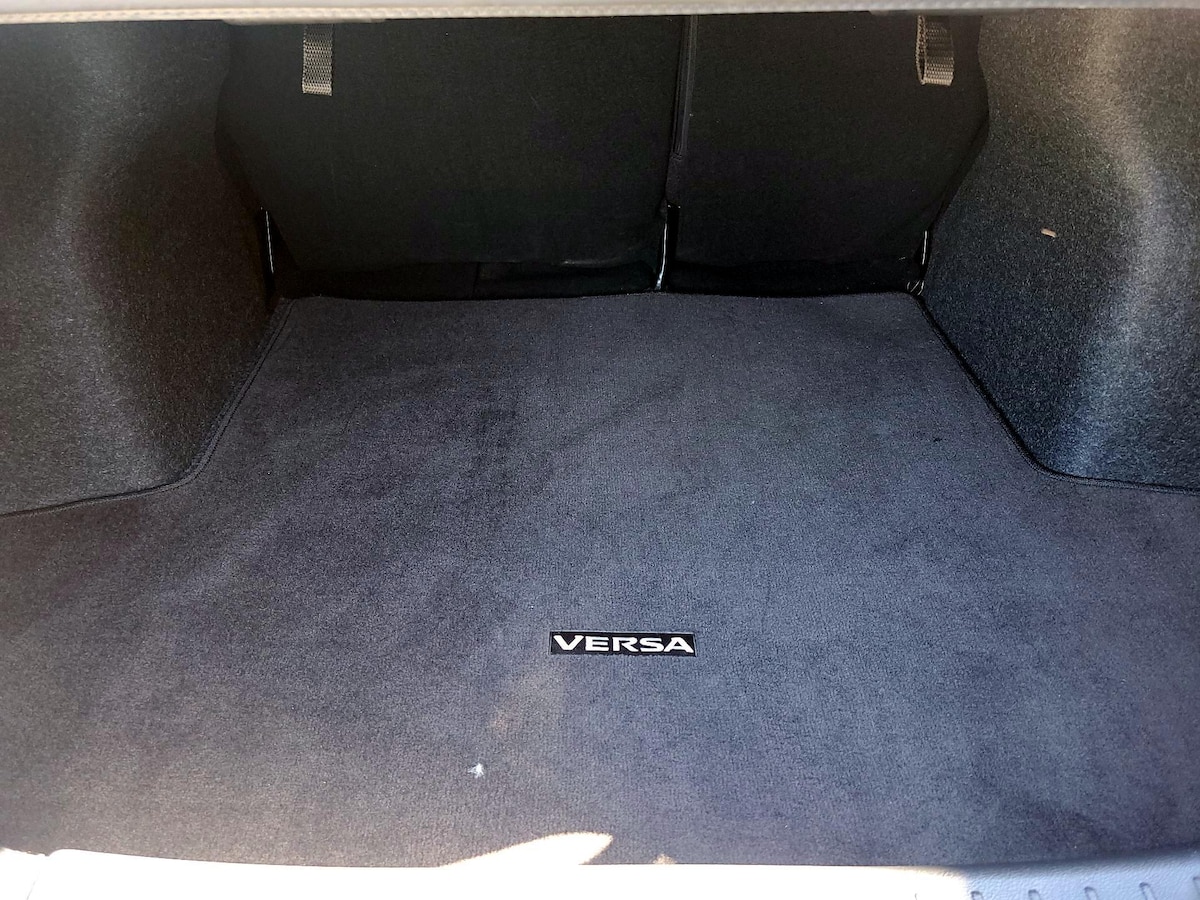 Trunk/Cargo (Seats Up)